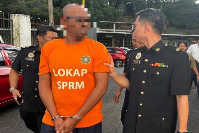 Pengarah syarikat bergelar Datuk direman selama empat hari di Mahkamah Sesyen Johor Bahru pada Rabu. Foto SPRM