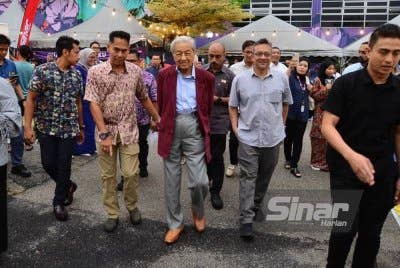 Dr Mahathir menghadiri program Iftar Ala Madinah @Karangkraf di Kompleks Kumpulan Karangkraf pada Rabu. Foto SINAR HARIAN-ASRIL ASWANDI SHUKOR