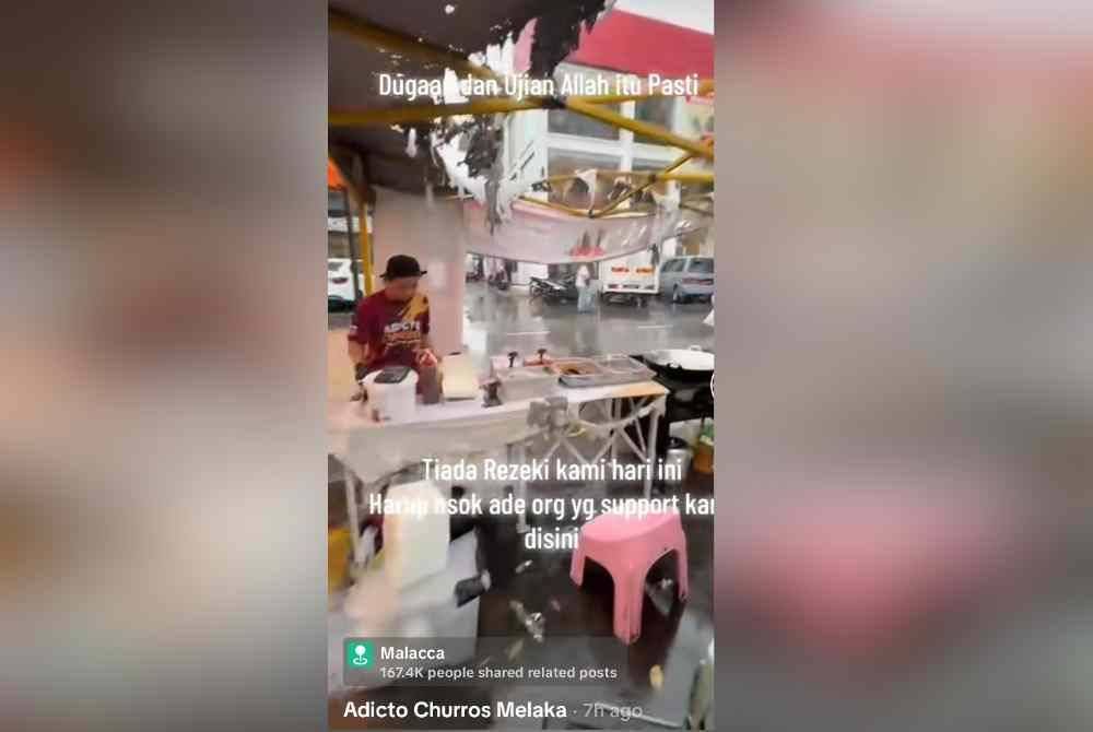 Tangkap layar video memaparkan keadaan gerai jualan individu itu selepas insiden kebakaran tersebut di Bazar
Ramdan Semabok Perdana, di Melaka, pada petang Rabu.