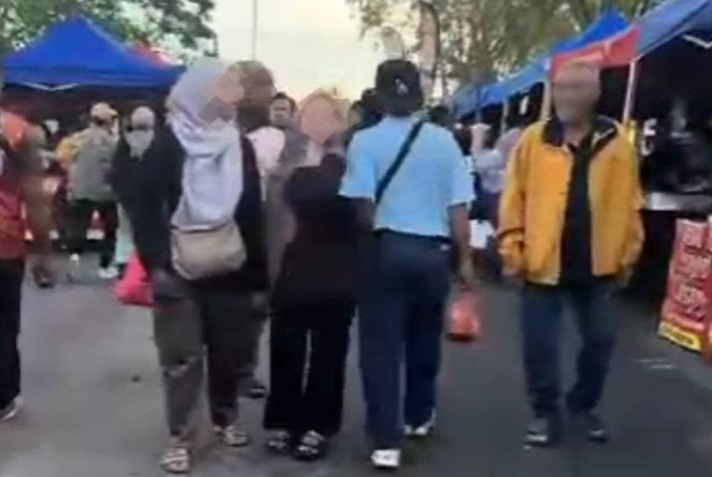 Seorang lelaki mendakwa gersang kerana 13 tahun tidak bersama wanita akibat HIV positif ditahan pada Rabu selepas mencabul beberapa pengunjung wanita di Bazar Ramadan Lurah Semantan di sini.