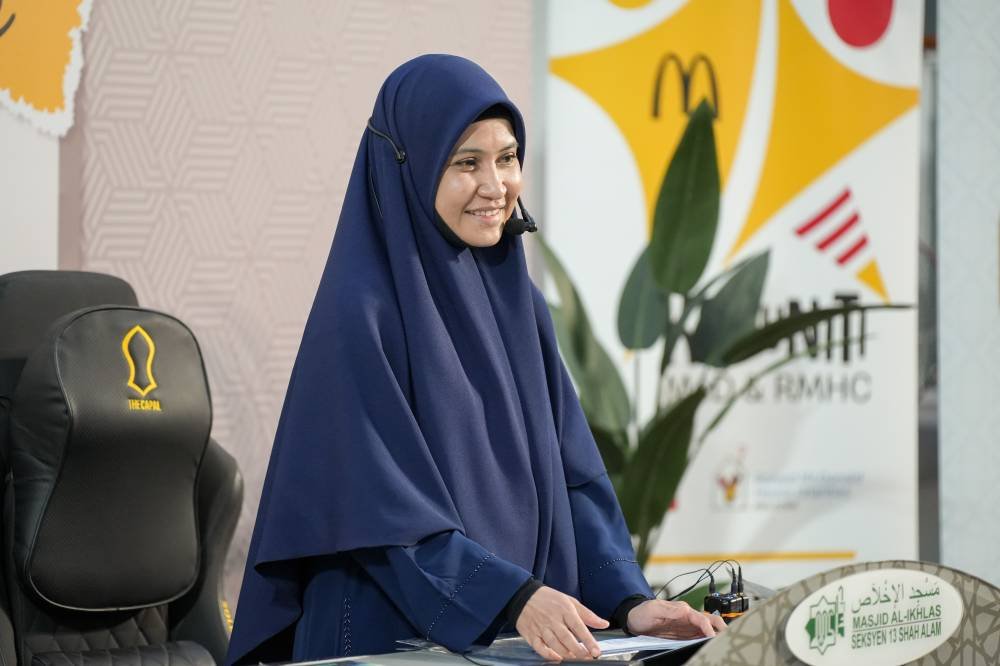 Ustazah Asma’ diundang McDonald’s Malaysia untuk menyampaikan tazkirah Ramadan sebagai komitmen syarikat orang Islam untuk mengimarahkan masjid dengan majlis ilmu.