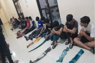 Sekumpulan remaja ditahan berhubung insiden berkenaan. Foto Agensi