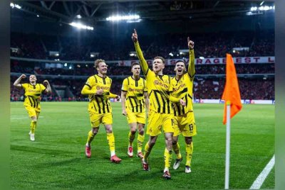 Beier antara penjaring gol buat Dortmund di Lille. Foto Agensi