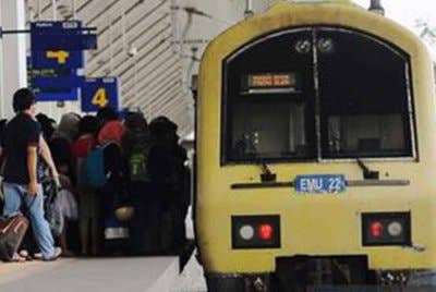 KTMB menyediakan empat perkhidmatan tren khas Ekspres Lambaian Aidilfitri Edisi Pantai Timur untuk memenuhi permintaan tinggi pengguna yang ingin pulang ke kampung halaman, sempena Hari Raya Aidilfitri kali ini. Gambar hiasan