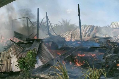 Bangunan lama menempatkan peralatan sekolah musnah terbakar dalam kejadian di SK Klias Kecil, Beaufort.