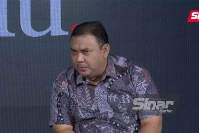 Azman ketika program Interviu bertajuk 'Kerajaan Perlu Buktikan RUU PSB Tidak Jejaskan Rakyat' di Studio F, Kompleks Kumpulan Karangkraf pada Khamis. FOTO SINAR HARIAN.