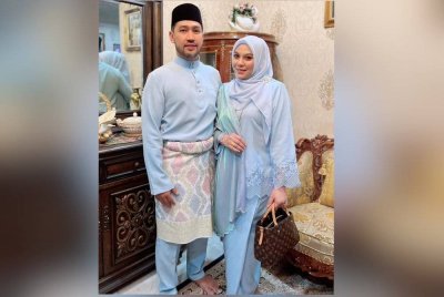 Zehra memilih untuk merahsiakan punca keretakan rumah tangganya.