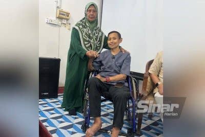 Muhd Idzwan Syafiq (kanan) bersama Che Piah. Foto SINAR HARIAN-ADILA SHARINNI WAHID