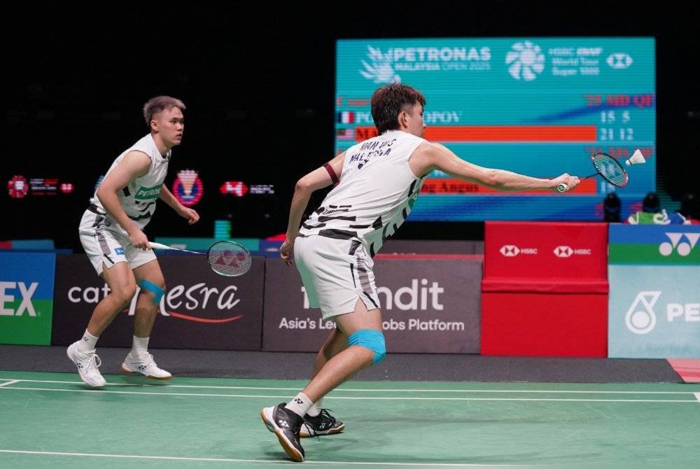 Wei Chong (kanan) dan Kai Wun tewas kepada pasangan China pada pusingan pertama Seluruh England.