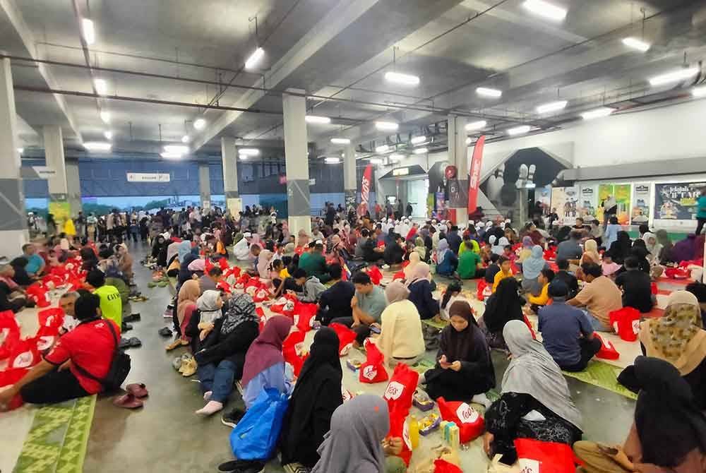 Lebih 1,300 pengunjung memeriahkan Program Jelajah Iftar Sinar Mydin 2025 yang berlangsung di lokasi keenam di Pasar Raya Besar Mydin Bukit Mertajam pada Khamis.