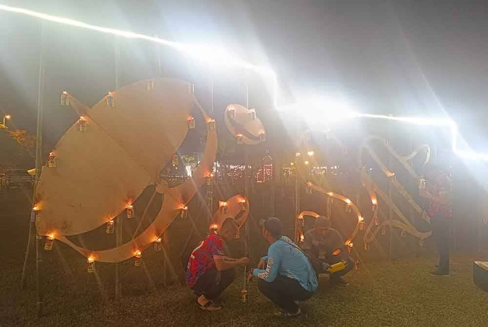 Lebih 300 pelita daripada tin terpakai menghiasi Pertandingan Pelita Raya Terengganu 2025.