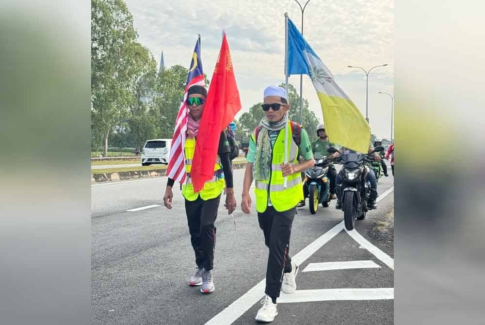 Muhammad Farhan dan Shamsul Azrin yang berasal dari Kedah memulakan misi berjalan kaki dari Bertam di sini ke Makkah untuk menunaikan ibadah umrah pada 3 Februari lalu.