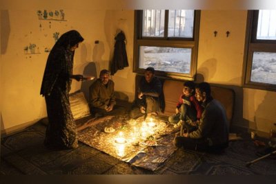 Pemotongan bekalan elektrik itu dibuat ketika penduduk Palestin sedang menjalani ibadah puasa. 