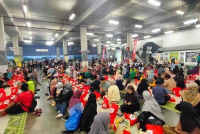 Lebih 1,300 pengunjung memeriahkan Program Jelajah Iftar Sinar Mydin 2025 yang berlangsung di lokasi keenam di Pasar Raya Besar Mydin Bukit Mertajam pada Khamis.