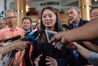 Hannah Yeoh ketika ditemubual pemberita selepas Majlis Menandatangani Perjanjian Pajakan di antara Perbadanan Padang Golf Subang (PPGS) dan Kelab Golf Negara Subang (KGNS) di Kelab Golf Negara Subang, Petaling Jaya pada Jumaat. Foto Bernama
