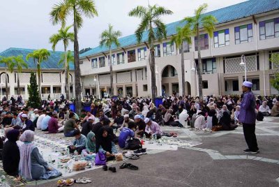 Fazrul bertadabbur Surah Al-Saff, panduan untuk pemimpin masa depan ummah bersama 1,200 peserta di Masjid Sultan Haji Ahmad Shah, UIAM, Gombak pada Khamis.