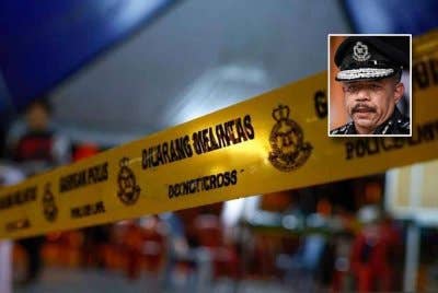 Mayat warga emas dipercayai dibunuh ditemukan di sebuah rumah di Kampung Baru Puchong, Selangor, semalam. Gambar kecil: Wan Azlan