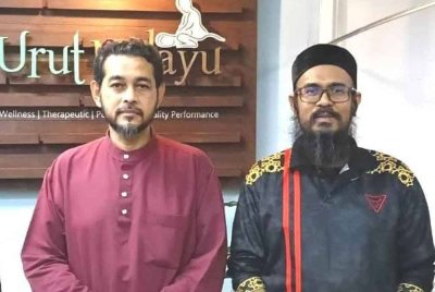 Syed Mahdi Barakbah (kiri) bersama Shamsudin.