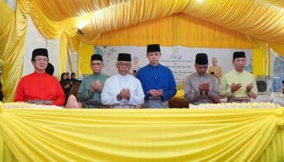 Kebawah Duli Yang Maha Mulia Sultan Pahang, Al-Sultan Abdullah Ri’ayatuddin Al-Mustafa Billah Shah, berkenan berangkat ke majlis perasmian Surau Al-Amin di IPD Cameron Highlands, Pahang. Turut hadir menyerikan majlis ialah Yang Amat Mulia Tengku Mahkota Pahang, Tengku Hassanal Ibrahim Alam Shah, YAB Menteri Besar Pahang, Dato’ Sri Wan Rosdy Wan Ismail, Ketua Polis Negara, YDH Tan Sri Razarudin Husain, Ketua Polis Pahang, YBhg Dato' Seri Yahaya Othman, serta Pengarah Eksekutif LBS, YBhg Dato’ Sri Daniel Lim.
