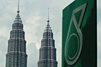 Petronas tidak mengesahkan atau menafikan laporan Bloomberg mengenai potensi penjualan aset minyak syal di Argentina, namun menyatakan ia sentiasa mengkaji semula portfolio pelaburan globalnya - Gambar hiasan