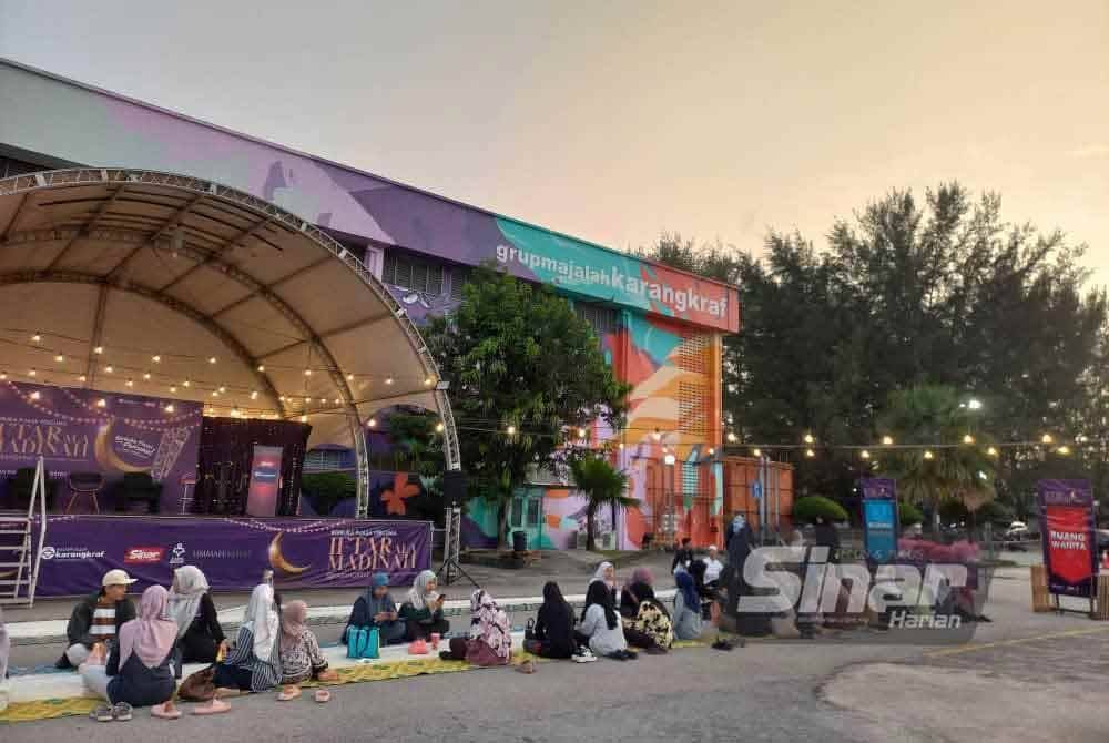 Pelbagai program disediakan sementara menunggu waktu berbuka puasa.