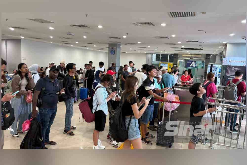 Pengurusan Terminal Larkin Sentral akan membuka tiga laluan masuk ke platform bas menjelang musim perayaan.