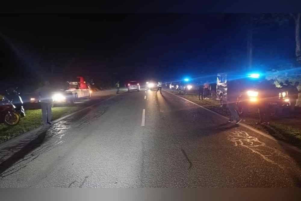 Jalan di Kampung Simpai, Jalan Kuantan/Segamat yang merupakan lokasi kemalangan maut. Foto IPD Pekan.