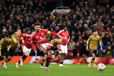 Fernandes menjadi watak utama United ketika kelab Inggeris itu membelasah Real Sociedad 4-1 di Old Trafford.