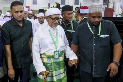 Setakat ini tiada desakan daripada mana-mana ahli untuk Abdul Hadi diganti kerana parti masih memerlukan pandangan, idea dan ketokohannya dalam hala tuju Pas.