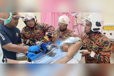 Bomba memotong besi sepanjang 0.6sm menggunakan peralatan khas di Hospital Sik.