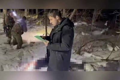 Anggota penyiasat berada di lokasi kejadian bekas ahli politik dibaham harimau di kawasan terpencil Primorsky. Foto Agensi