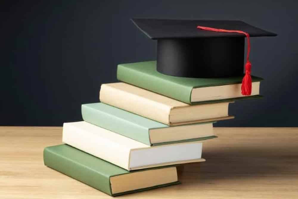 Sesebuah penulisan akademik bergerak pada sebuah subjek utama atau gagasan yang terhasil daripada pengamatan terhadap sesuatu fenomena, isu atau pemikiran.