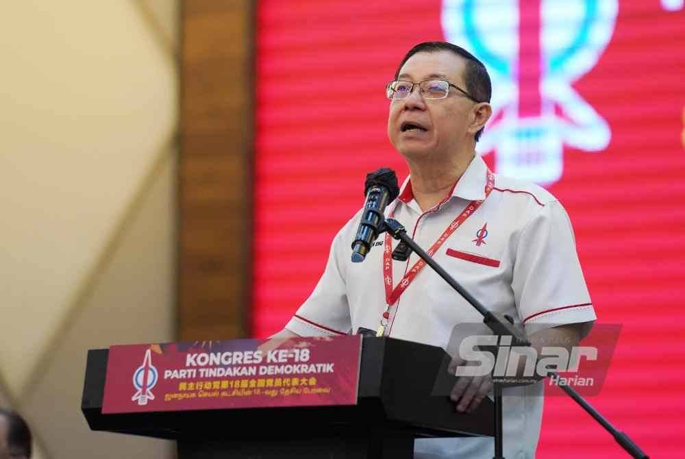 Lim Guan Eng ketika berucap pada Kongres Kebangsaan DAP Ke-18 yang diadakan di Pusat Konvensyen Ideal (IDCC) Shah Alam pada Ahad - FOTO SINARHARIAN/ROSLITALIB