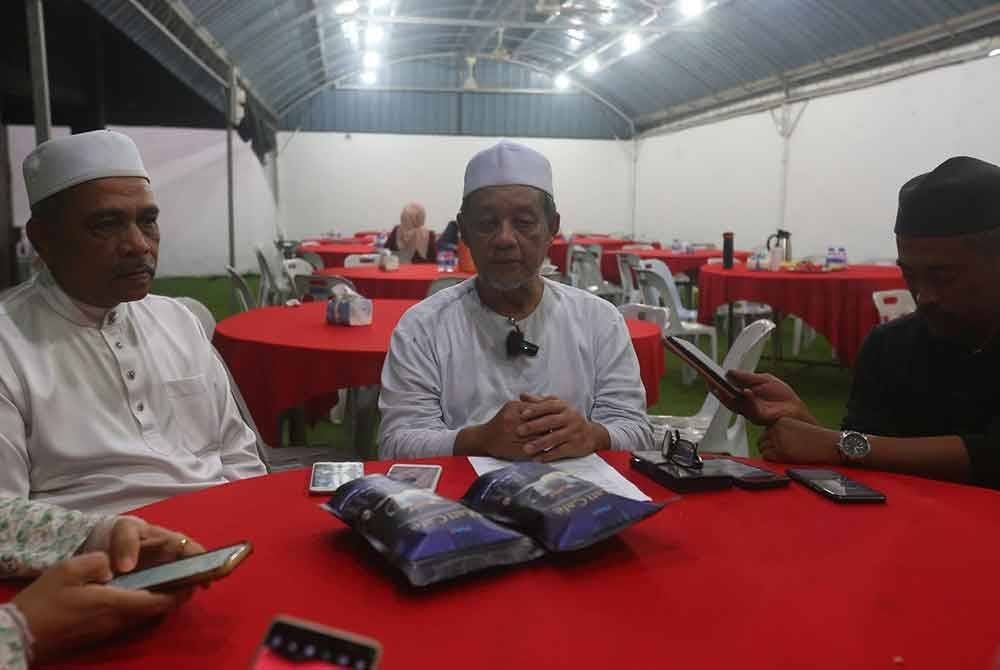 Dzowahir (tengah) pada sidang akhbar pada petang Sabtu.