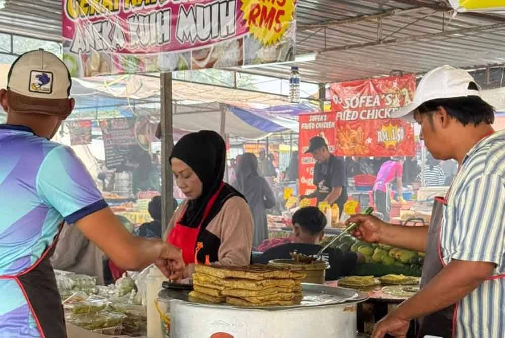 Sebanyak 112 kompaun itu dikeluarkan atas pelbagai kesalahan antaranya, kegagalan pengendali makanan yang tidak memakai apron, kasut, tutup kepala serta memakai barangan aksesori. (Gambar hiasan)