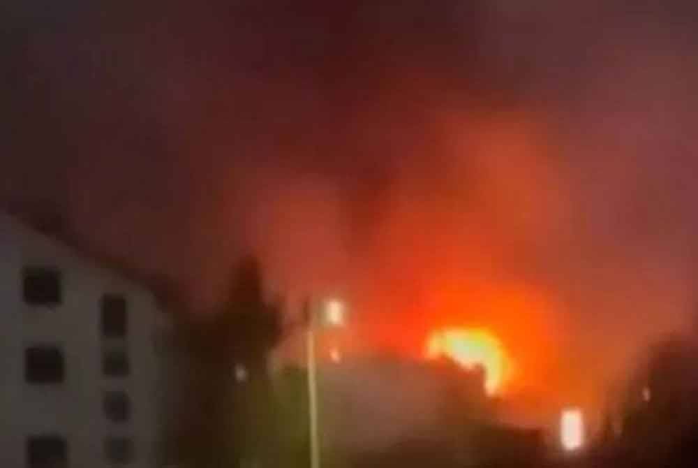 Sekurang-kurangnya 50 orang maut dalam kebakaran di sebuah kelab di Bandar Kocani, Macedonia Utara. Foto Agensi