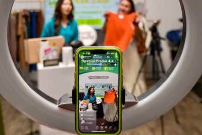 Selalunya lebih banyak diskaun ditawarkan kepada pelanggan semasa sesi live penjual di platform e-dagang.