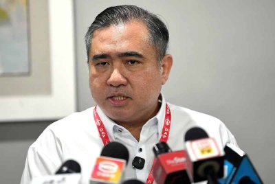 Anthony Loke ketika sidang media pada Kongres Ke-18 DAP di Pusat Konvensyen Ideal (IDCC) Seksyen 15, hari ini. Foto Bernama
