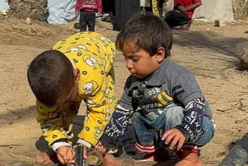 Pihak berkuasa perbandaran di Gaza pada Ahad memberi amaran mengenai krisis air yang semakin meruncing dan boleh menyebabkan kehausan secara meluas susulan penutupan lintasan sempadan oleh Israel serta ancaman untuk memutuskan bekalan air. Foto Agensi