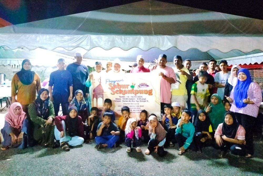 Sebahagian penduduk kampung menjayakan Sahur Sekampung di Kampung Kongsi 6 Sungai Lalang.