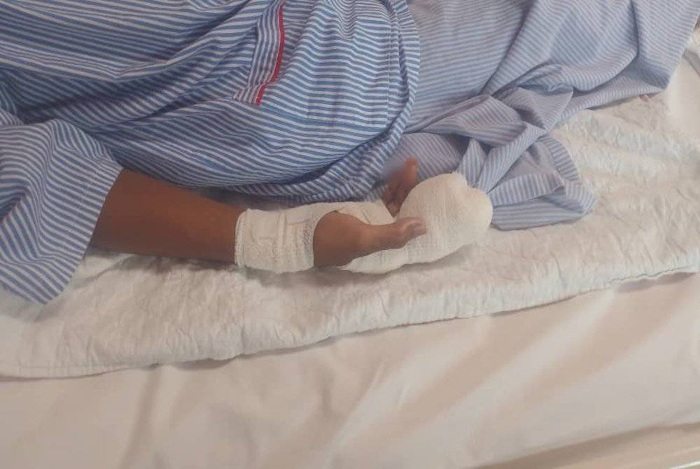 Remaja lelaki terbabit kini sedang mendapatkan rawatan di Hospital Sultan Ismail Petra, Kuala Krai.