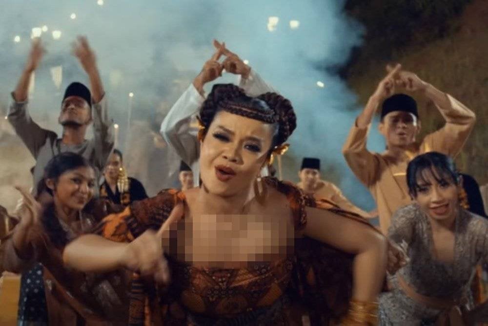 Mimi Fly, tampil memohon maaf atas penampilannya yang kurang sopan di dalam muzik video (MV) lagu raya terbarunya, Serumpun.
