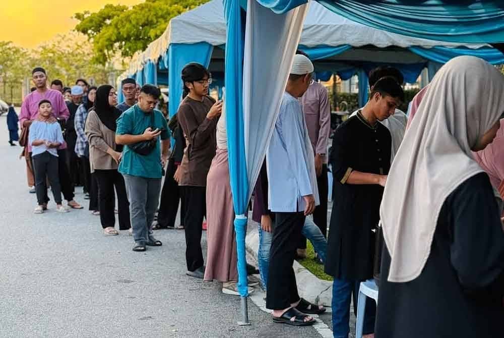 Sebanyak 10 khemah disediakan oleh pihak masjid untuk program dan iftar sepanjang Ramadan.