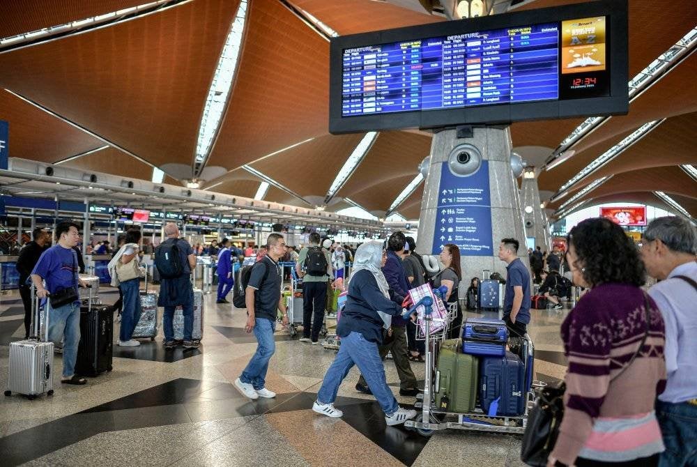 KLIA telah disenaraikan antara 10 lapangan terbang terbaik di dunia dalam tinjauan Kualiti Perkhidmatan Lapangan Terbang (ASQ) 2024 untuk lapangan terbang yang mengendalikan lebih 40 juta penumpang setiap tahun. Gambar hiasan