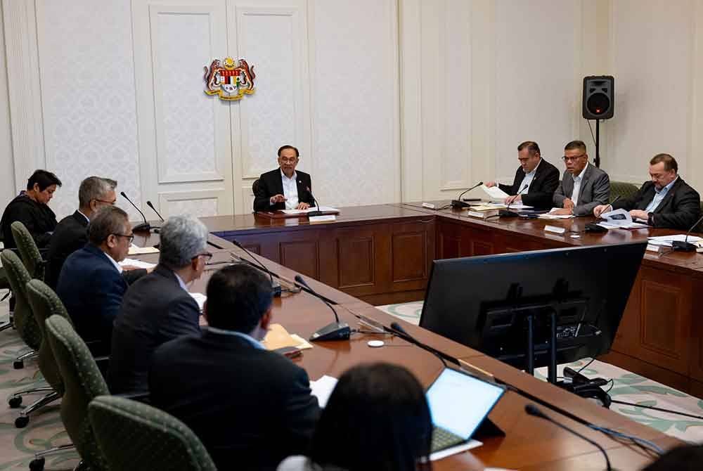 Anwar ketika mempengerusikan Mesyuarat Majlis Kekebalan Negara Asing Bilangan 1 Tahun 2025 pada Isnin - Foto: FB Anwar Ibrahim