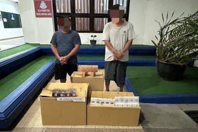 Kuala Terengganu berjaya menggagalkan cubaan menyembunyikan 10,520 batang rokok seludup selepas menyerbu sebuah pondok di ladang kelapa sawit di Paloh. Foto PGA