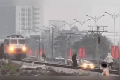 Tindakan dua wanita ini dikecam orang ramai. Foto Agensi