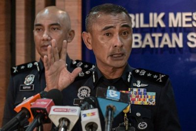 Fadil Marsus ketika sidang media di Bukit Aman hari ini. Foto Bernama