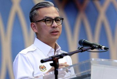Fahmi ketika berucap pada majlis "Raya Sama-Sama” meraikan seramai 50 penggiat seni tempatan dan 26 pengamal media di Institut Penyiaran dan Penerangan Tun Abdul Razak (IPPTAR) hari ini. Foto Bernama