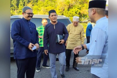 Jazmanie (dua,kiri) semasa hadir pada sesi libat urus Operasi Khas HRA 2025 JPJ Kelantan di Stesen Penguat kuasa Bukit Jawa, di Pasir Puteh pada Isnin. Foto SINAR HARIAN